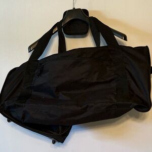 Protege 28" Rolling Collapsible Travel Duffel Bag, Polyester, Black.